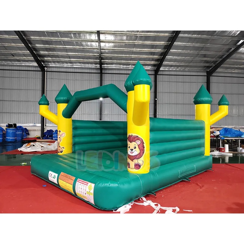 Château gonflable Jungle avec  - Commercial Printing House avis et prix